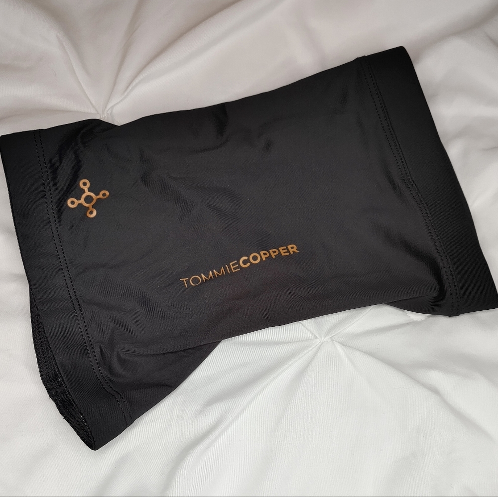 Tommie Copper Unisex COPPER & ZINC INFUSED Compression Knee Sleeve, Black - Picture 2 of 9